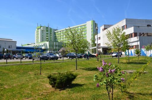 Pompier din Mehedinţi, cu arsuri după ce a intervenit pentru stingerea unui incendiu de vegetaţie, dus cu elicopterul SMURD la Timişoara