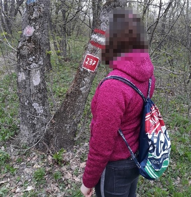 Tulcea: Pompierii au salvat o tânără care s-a rătăcit în Munţii Măcin