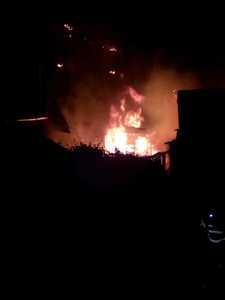 Timişoara: 30 de oameni evacuaţi, mai multe apartamente şi o clădire de birouri, afectate de un incendiu