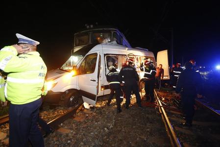 Buzău: Şoferul microbuzului lovit de tren este un fost poliţist din Vrancea, acum pensionar