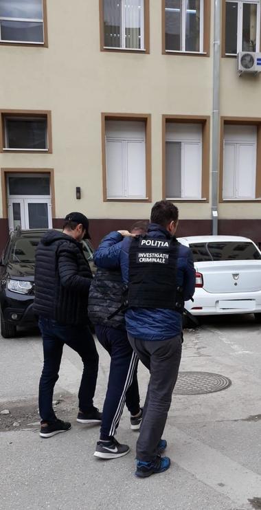 Bărbat suspectat că a bătut proprietarul unui magazin de bijuterii din Sevilla pentru a afla unde ţine bunurile de valoare, victima decedând, prins de poliţişti; pe numele suspectului exista un mandat european de arestare