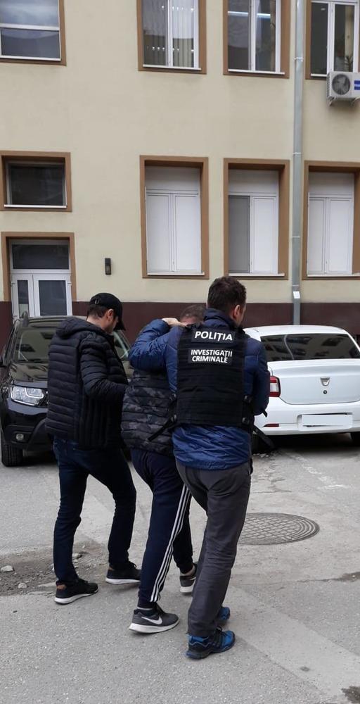 Bărbat suspectat că a bătut proprietarul unui magazin de bijuterii din Sevilla pentru a afla unde ţine bunurile de valoare, victima decedând, prins de poliţişti; pe numele suspectului exista un mandat european de arestare
