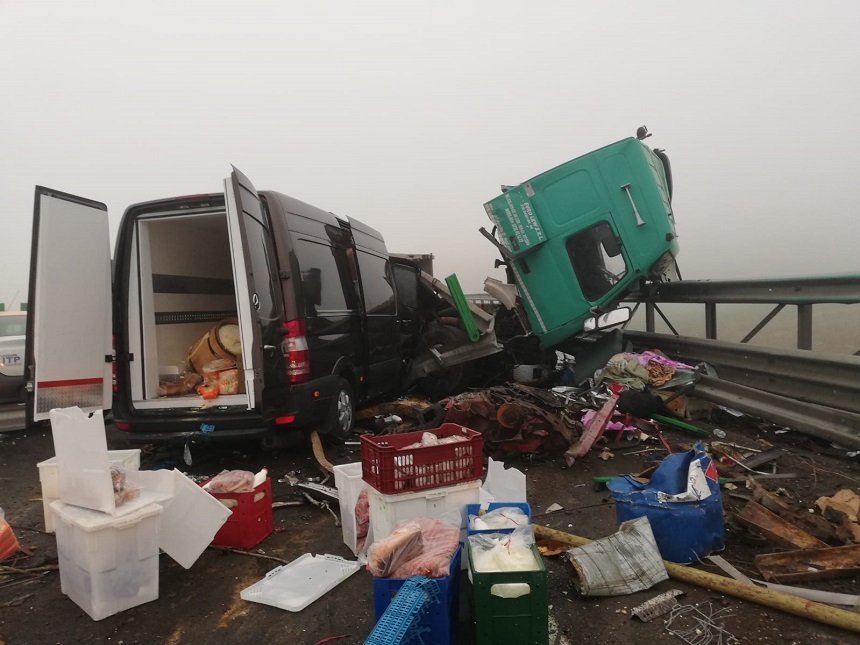 ConstanÅ£a: Patru persoane au fost rÄnite Ã®n urma unui accident pe Autostrada A2 - FOTO

