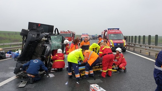 Accident pe autostrada A1, între Arad şi Timişoara. Zece cetăţeni bulgari implicaţi, între care cinci răniţi