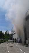 Hunedoara: Incendiu la un depozit de deşeuri reciclabile; pompierii intervin cu mai multe autospeciale. VIDEO
