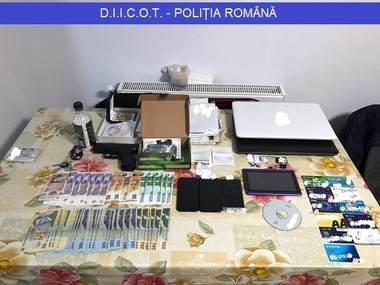 Dâmboviţa: 14 percheziţii pentru destructurarea unei grupări specializate în proxenetism şi spălare de bani; cel puţin 50 de femei ar fi fost duse să se prostitueze în ţări din vestul Europei. VIDEO