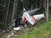 Coada, uşile şi aripile avionului prăbuşit în judeţul Buzău nu au fost găsite de anchetatori, resturi din aeronavă fiind împrăştiate pe o suprafaţă de 2.500 de metri; procurorii vor audia martori, inclusiv familiile victimelor