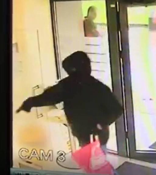 Cluj: Italian bănuit de comiterea unei tentative de tâlhărie în bancă, identificat şi depistat de poliţişti