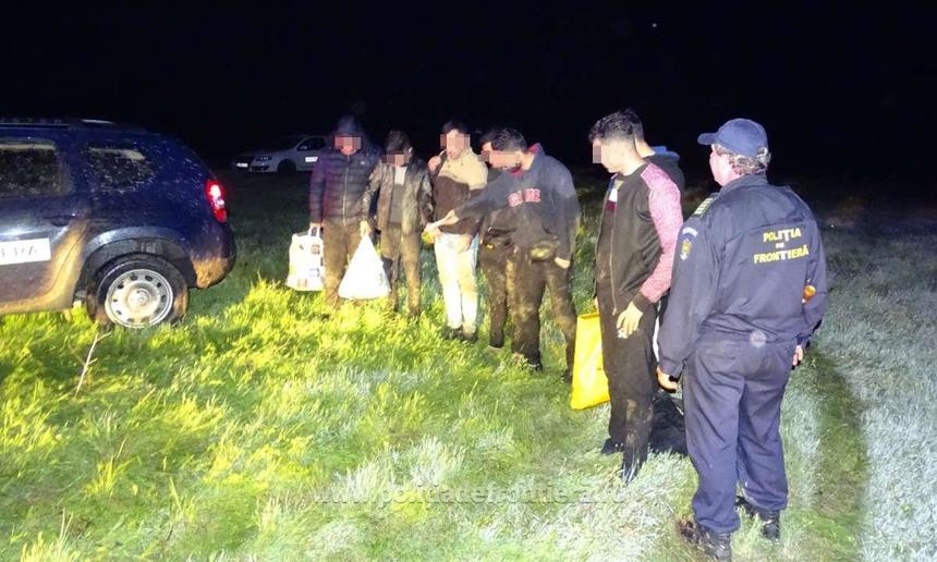 Şapte iranieni care încercau să intre ilegal în România, traversând Dunărea cu barca, prinşi de poliţiştii de frontieră din Dolj; patru români şi doi bulgari care îi ajutau, cercetaţi. VIDEO