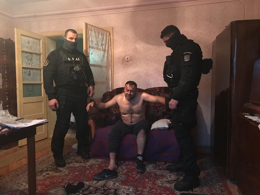 Ucigaşul poliţistului din Timiş a fost prins; nu a opus rezistenţă în momentul capturării. Arma crimei, găsită asupra sa/ Reacţia MAI şi declaraţia şefului Poliţiei Române - FOTO. VIDEO