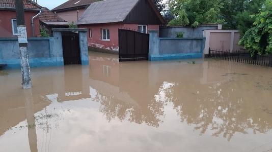 Bihor: Peste 60 de intervenţii ale pompierilor militari în urma inundaţiilor, 20 de persoane salvate - FOTO