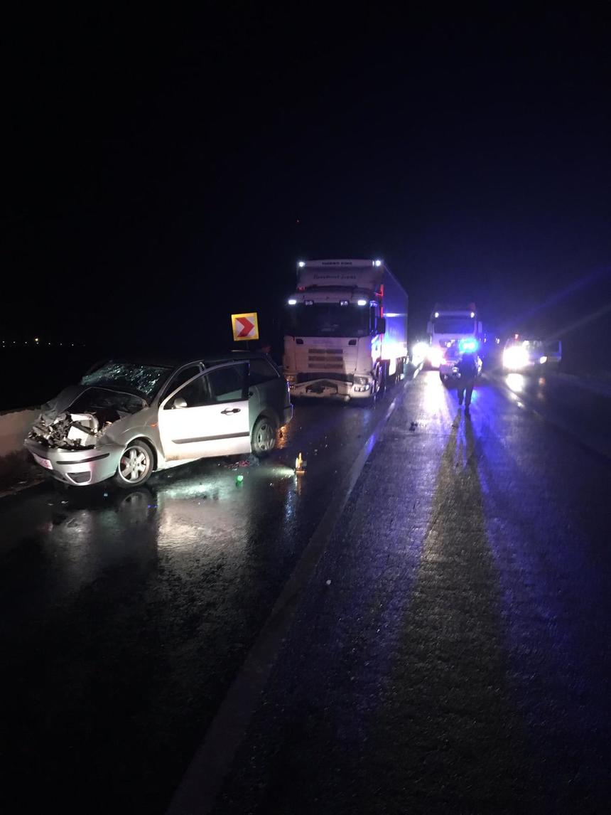 Constanţa: Doi adolescenţi au fost răniţi într-un accident provocat de un şofer băut şi fără permis, care a părăsit apoi locul accidentului - FOTO