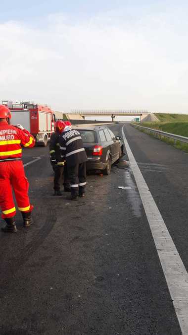 Arad: Accidentul de pe A 1, în care şapte persoane au fost rănite, produs de un şofer care nu a păstrat distanţa faţă de maşina din faţa sa