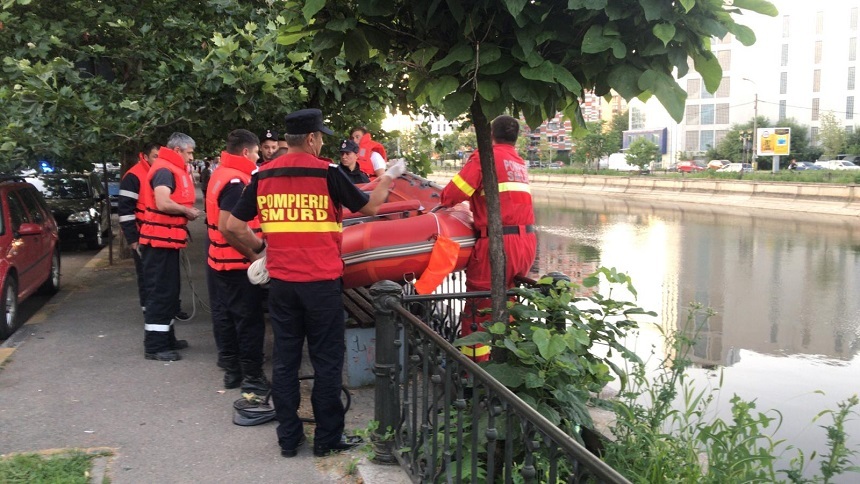 Un tânăr de 25 de ani s-a înecat în Dâmboviţa, în zona căminelor studenţeşti din Regie - FOTO