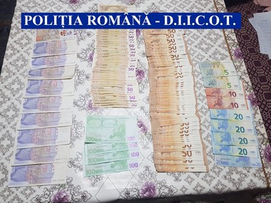 Grupare specializată în trafic de persoane şi proxenetism, anihilată de poliţiştii români şi francezi. Şase persoane au fost arestate preventiv
