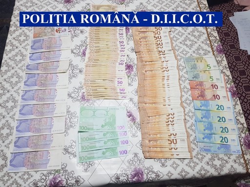 Grupare specializată în trafic de persoane şi proxenetism, anihilată de poliţiştii români şi francezi. Şase persoane au fost arestate preventiv