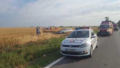 Constanţa: Patru persoane au fost rănite, după ce două maşini s-au ciocnit. FOTO, VIDEO
