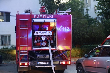 Incendiu într-o locuinţă din judeţul Vâlcea; un  bărbat a sărit de pe geam pentru a scăpa de flăcări, fiind rănit