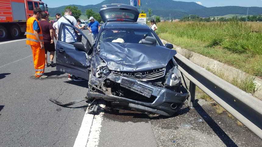Braşov: Şase persoane, rănite într-un accident pe DN 1; două dintre victime sunt copii