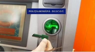 Doi bulgari au fost prinşi în timp ce instalau dispozitive tip skimmer la un bancomat din Drobeta Turnu Severin