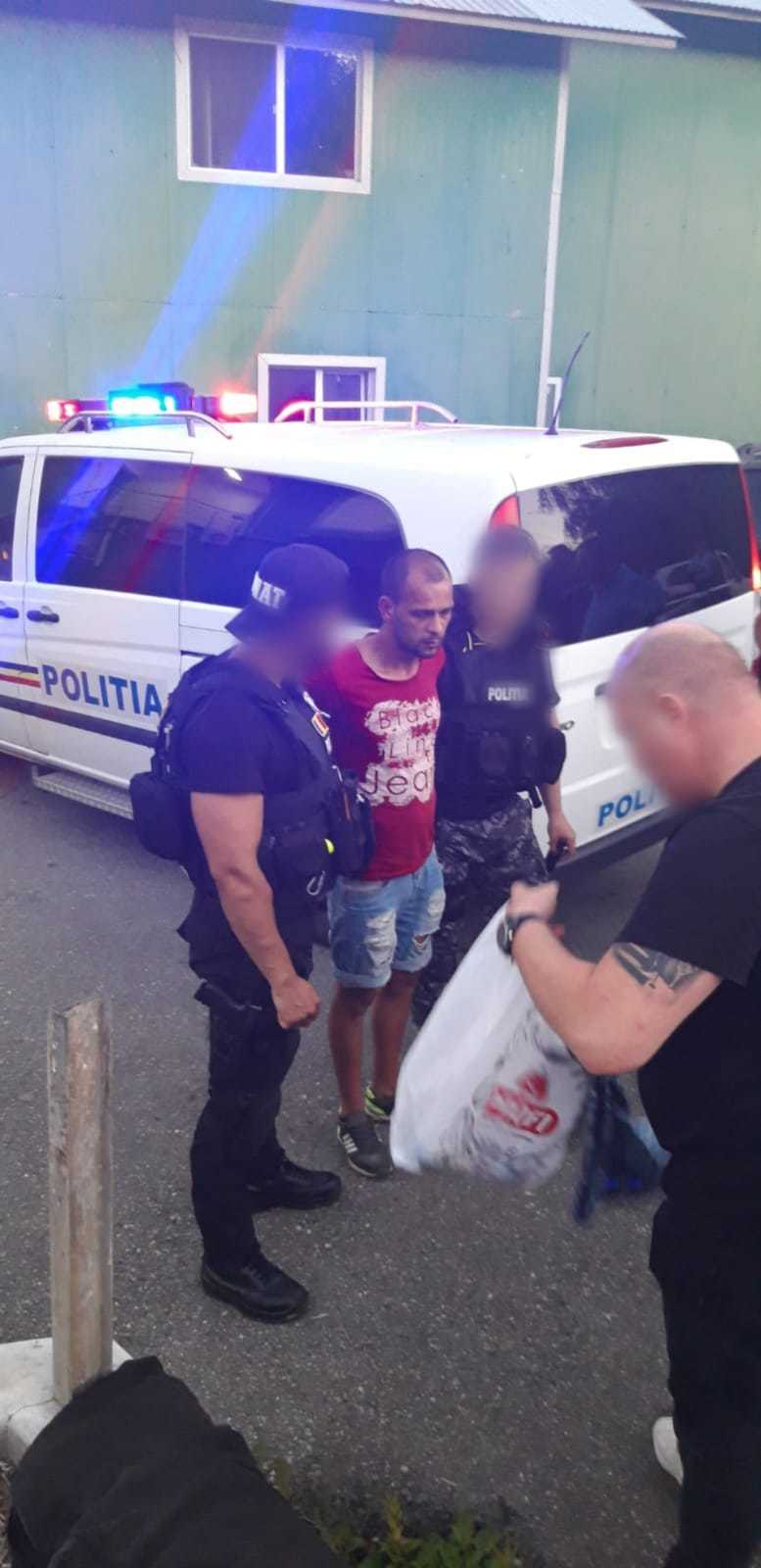 Deţinutul de la Penitenciarul Ploieşti care evadase de la o firmă unde lucra, prins de poliţişti în apropiere de o stână