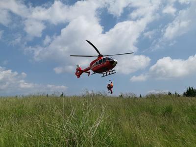 Harghita: Victimele accidentului aviatic au fost preluate din zona montană; sunt cetăţeni străini, unul fiind transportat cu elicopterul la Târgu Mureş