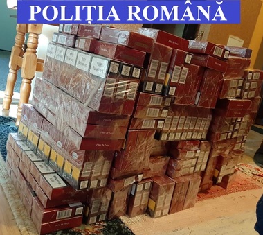 Peste 10.000 de ţigări netimbrate, un kilogram de tutun, o mie de litri de alcool şi o instalaţie artizanală de producere de alcool, găsite de poliţişti în urma a 11 percheziţii făcute în Mureş