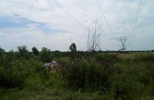 Timiş: Bărbatul care a ucis un om şi a rănit-o grav pe soţia acestuia, căutat cu drona şi cu un elicopter; în total, suspectul a înjunghiat trei persoane, pe una a lovit-o cu maşina, iar pe alte două le-a agresat
