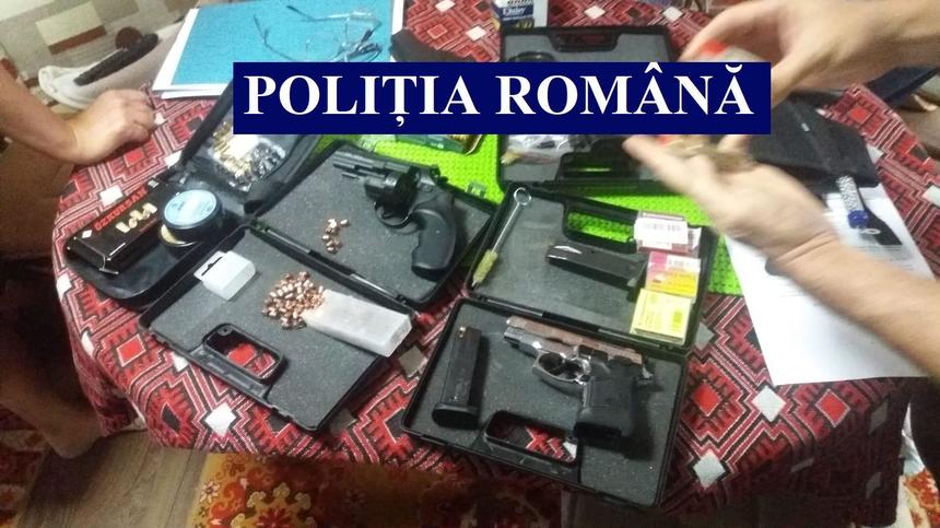 Prahova: Patru arme letale şi peste 1.600 de elemente de muniţie deţinute ilegal, depistate de poliţişti. FOTO