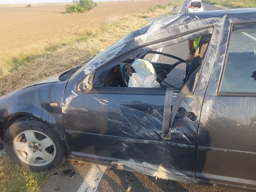 Constanţa: Patru persoane, printre care şi un copil, rănite după ce maşina în care se aflau, condusă de un şofer băut, s-a răsturnat - FOTO

