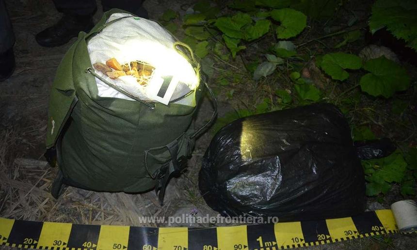 Femeie din judeţul Suceava, cercetată pentru complicitate la contrabandă, după ce a fost prinsă de poliţiştii de frontieră cu circa 100 de kilograme de pietre semipreţioase, posibil chihlimbar. FOTO, VIDEO
