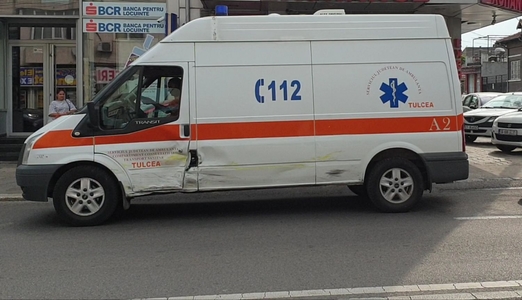 Constanţa: Două persoane au fost rănite într-un accident rutier în care a fost implicată şi o ambulanţă 