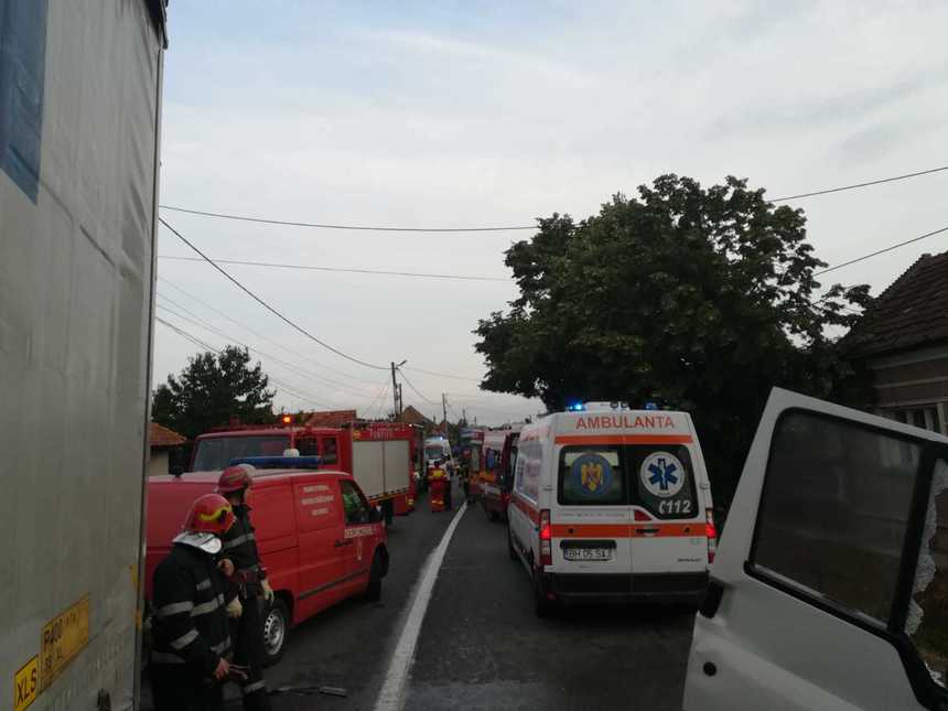 Doi morţi şi şapte răniţi în urma unui accident pe DN1, între Oradea şi Huedin. 