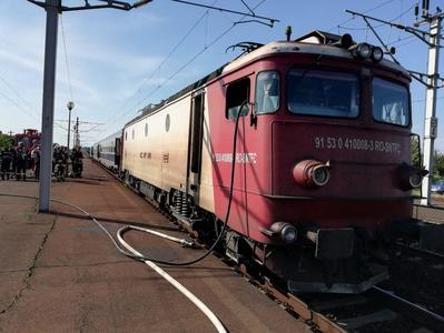 Prahova: Incendiu violent la locomotiva unui tren cu 350 de pasageri; oamenii au fost evacuaţi preventiv, fără a se înregistra victime