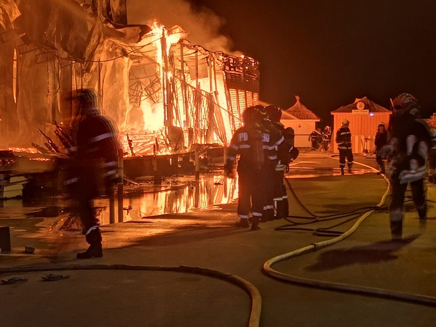 Incendiu puternic la clubul Bamboo din Mamaia - VIDEO