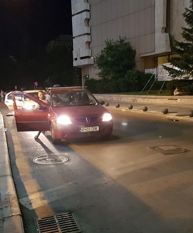 Poliţia Capitalei: O femeie a fost urcată cu forţa într-un autoturism, maşina şi persoanele implicate fiind depistate în urma sesizării unui martor