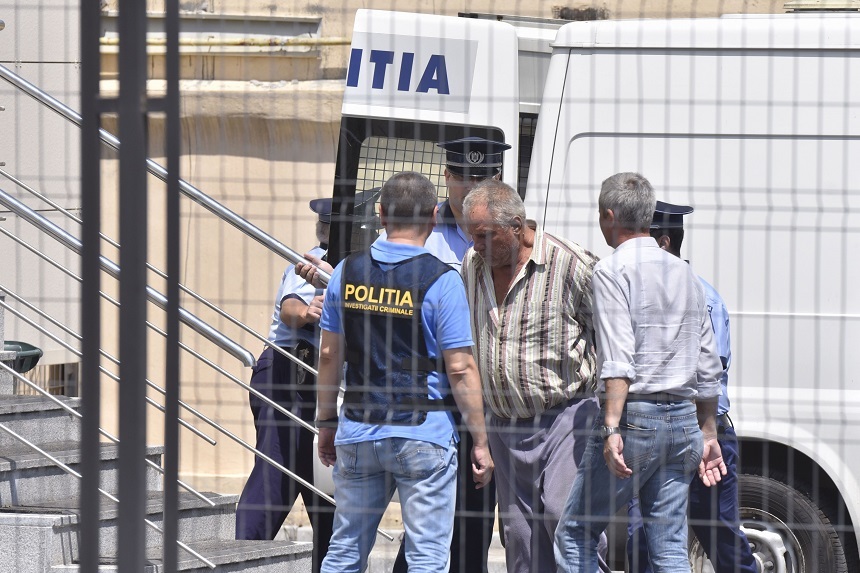 Magistraţii au prelungit mandatul de arestare pentru Gheorghe Dincă, bărbatul suspectat în Cazul Caracal; anchetatorii continuă cercetările în gospodăria suspectului