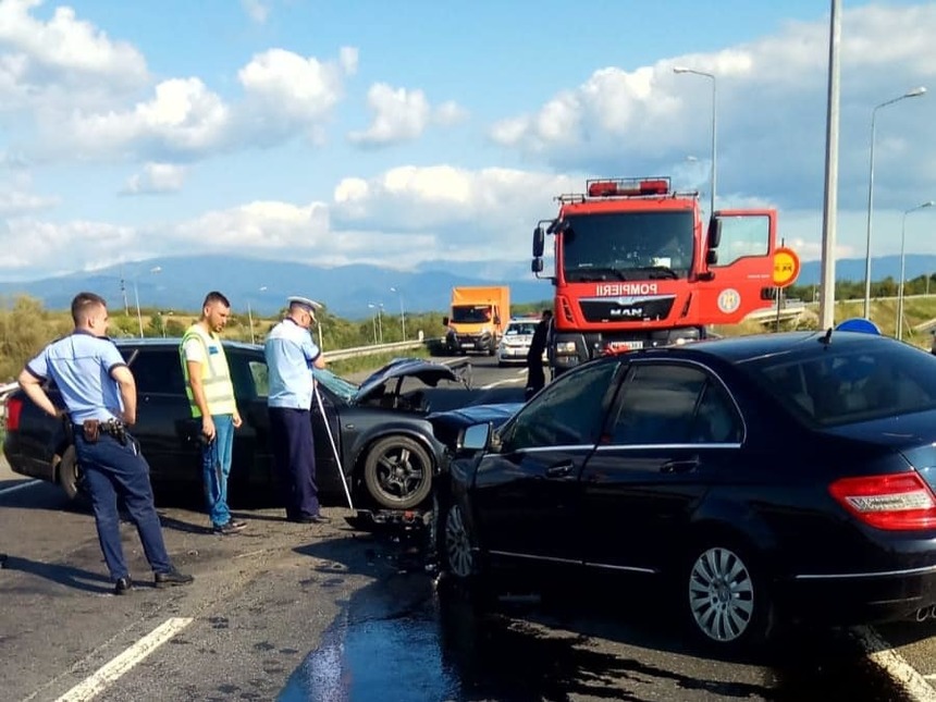 Patru persoane, rănite într-un accident în judeţul Caraş-Severin