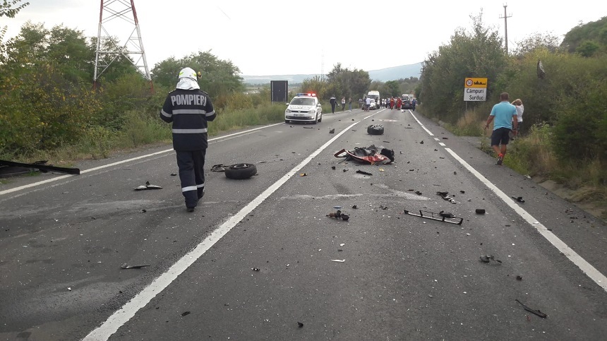 Hunedoara: Un bărbat a murit şi alte trei persoane au fost rănite, printre care un copil de 4 ani, în urma unui accident rutier