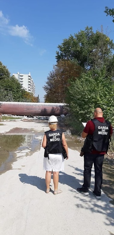 Reprezentanţii fabricii de prefabricate unde a avut loc explozia soldată cu un mort şi trei răniţi: Echipamentele din secţie erau în stare tehnică bună şi avizate. Garda de Mediu: Depozitul de substanţe chimice periculoase al fabricii nu a fost afectat de explozie