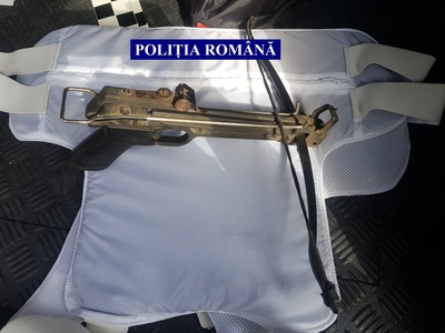 Poliţia Română: Mii de elemente de muniţie şi 30 de tone de deşeuri medicale, indisponibilizate; opt persoane au fost reţinute
