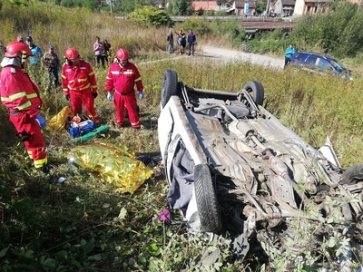 Un mort şi doi răniţi în urma unui accident în judeţul Hunedoara - FOTO
