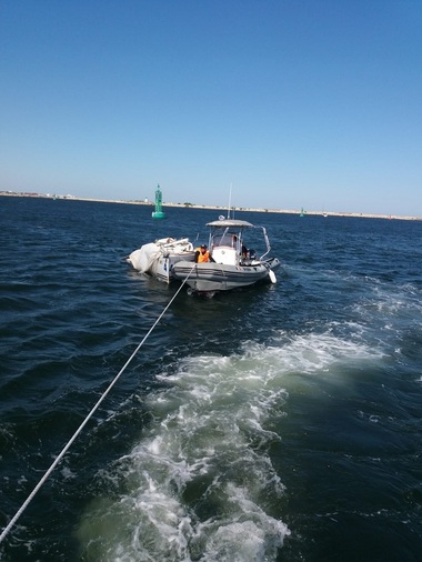 Două ambarcaţiuni, cu şapte persoane la bord, salvate de o ambarcaţiune a Agenţiei Române de Salvare a Vieţii Omeneşti pe Mare 
