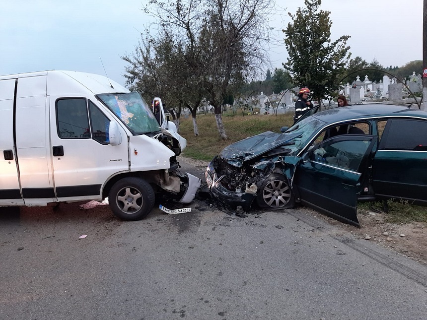 Timiş: Şapte persoane, inclusiv patru copii, implicate într-un accident rutier - FOTO