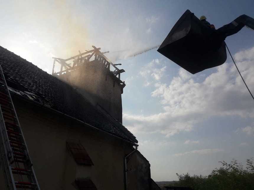 Alba: Incendiu la Biserica Unitariană din localitatea Sânmiclăuş; turla s-a prăbuşit - FOTO/ VIDEO
