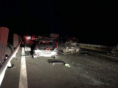 Accident în lanţ pe autostradă, în judeţul Timiş. Cinci oameni au ajuns la spital - FOTO