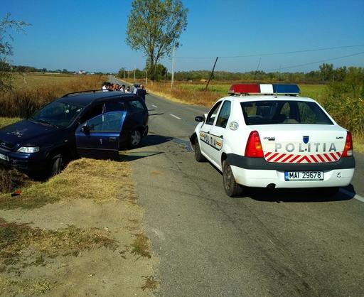 Olt: Poliţiştii au oprit, după o urmărire, o maşină condusă de un băiat de 16 ani care nu are permis şi care consumase băuturi alcoolice