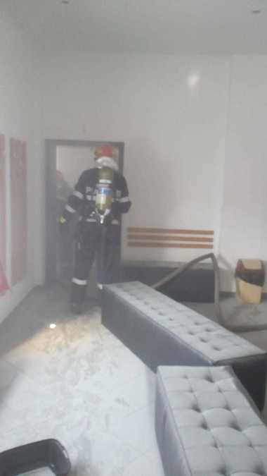 Incendiul de la sala de sport din Timişoara, unde au fost evacuaţi 32 de oameni, a fost pus intenţionat