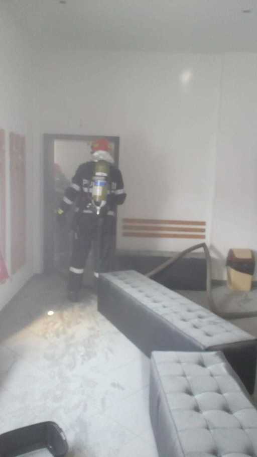 Incendiul de la sala de sport din Timişoara, unde au fost evacuaţi 32 de oameni, a fost pus intenţionat