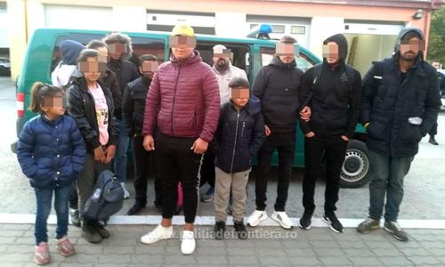 Unsprezece cetăţeni turci, între care trei copii, care au trecut din Serbia pentru a ajunge ilegal în vestul Europei, prinşi de poliţiştii de frontieră din Caraş-Severin - VIDEO